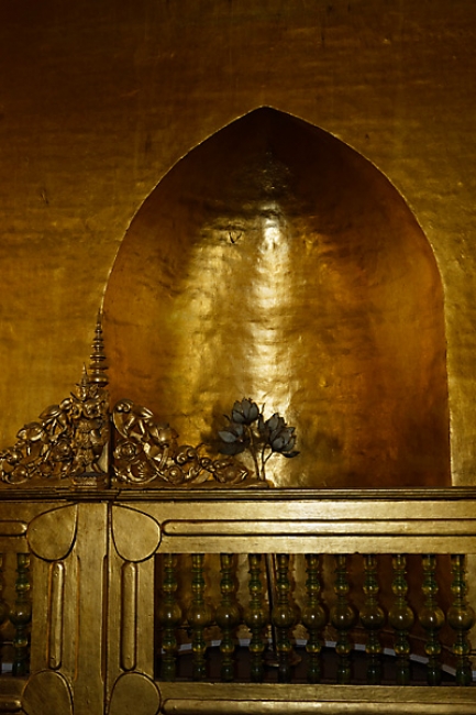 Mandalay-Bouddha Mahamuni-033